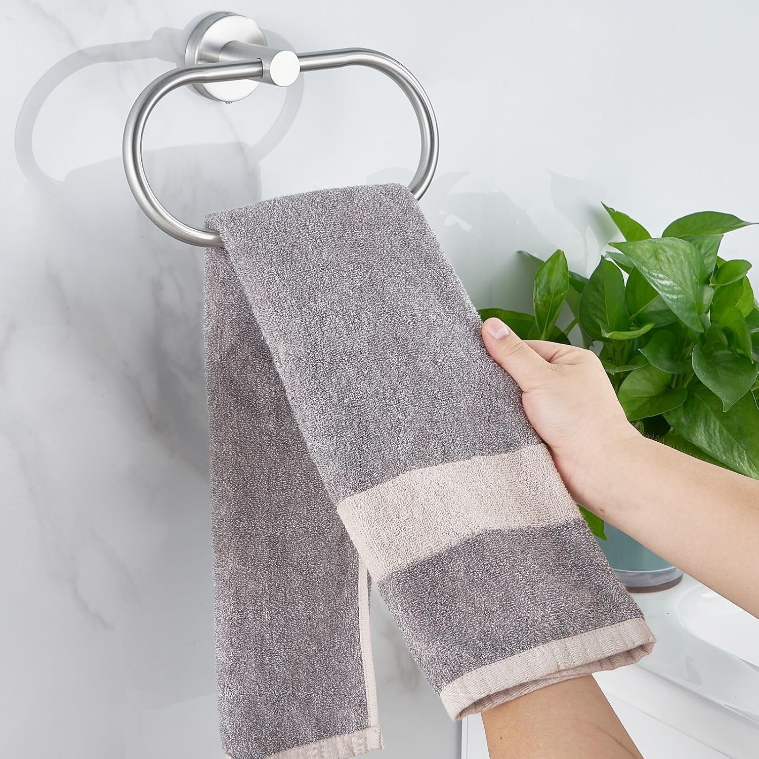 Round Metal Ring Hanger for Hand Towels - Image 2